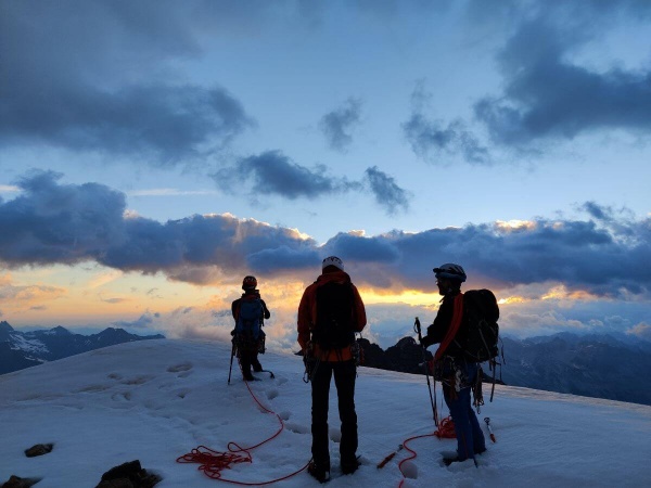 Un dernier lever de soleil avant la descente
