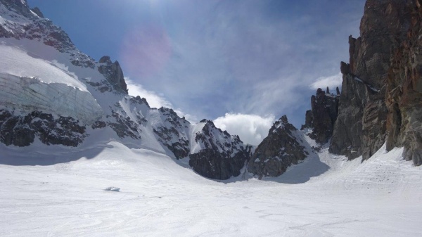 De l'autre côté du col du chardonnet (passage étroit dans le fond)