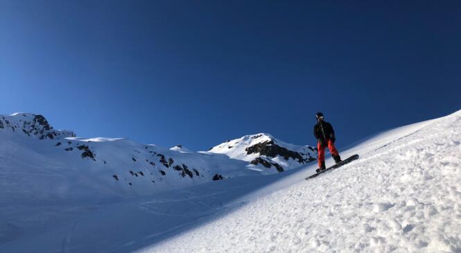 Snowboard au soleil image article